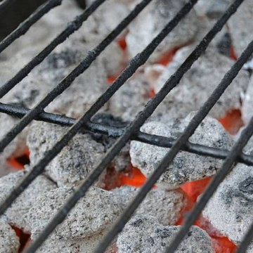 Gas vs Charcoal: Mastering the Art of BBQ Grilling